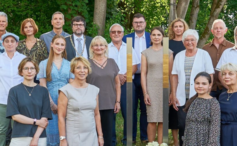 Erinnerungszeichen für Zwangsarbeiter*innen des Reichsbahnlagers Neuaubing, Ehrenbürgstraße 9